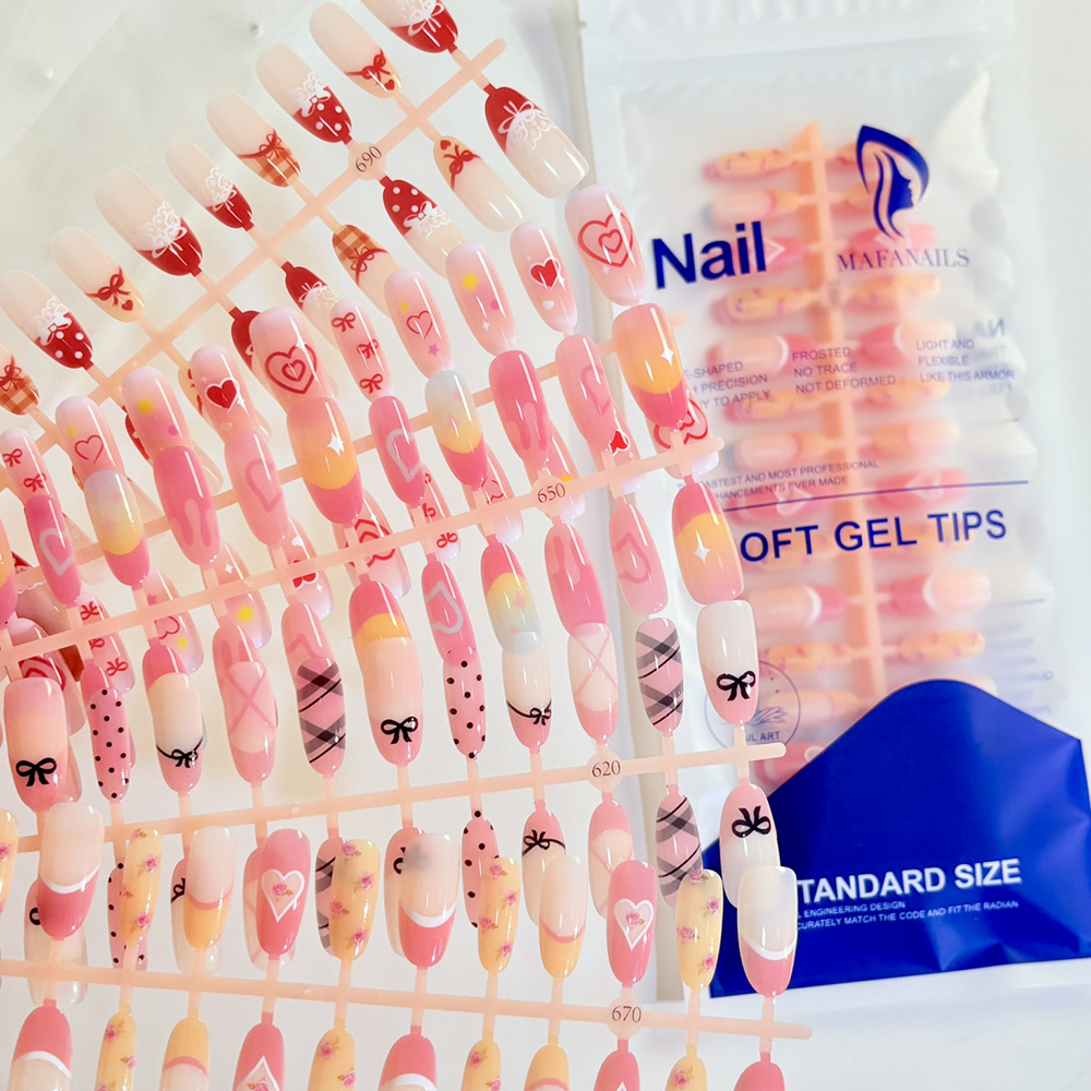 Nail Art Extension - 150Pcs/Bag Valentine's Day French Almond Fake